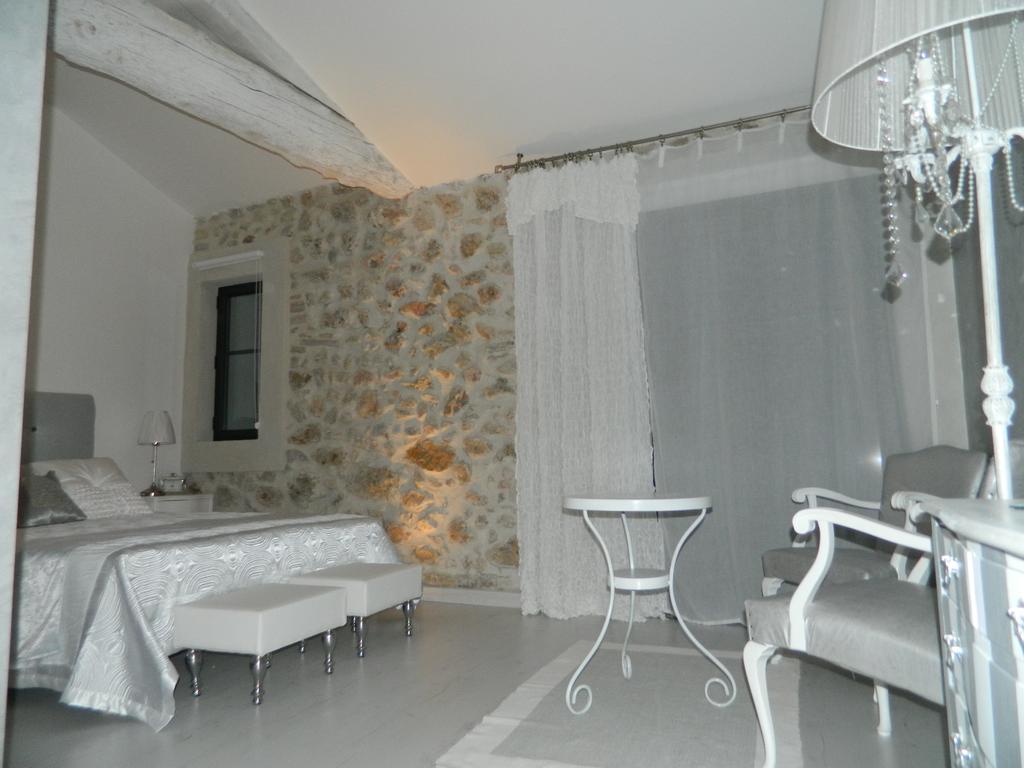 Au Paradis Cathare Fraisse-des-Corbieres Номер фото